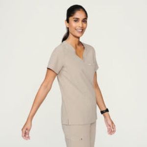 Figs Womens Boulder Catarina one-pocket scrub top - Small